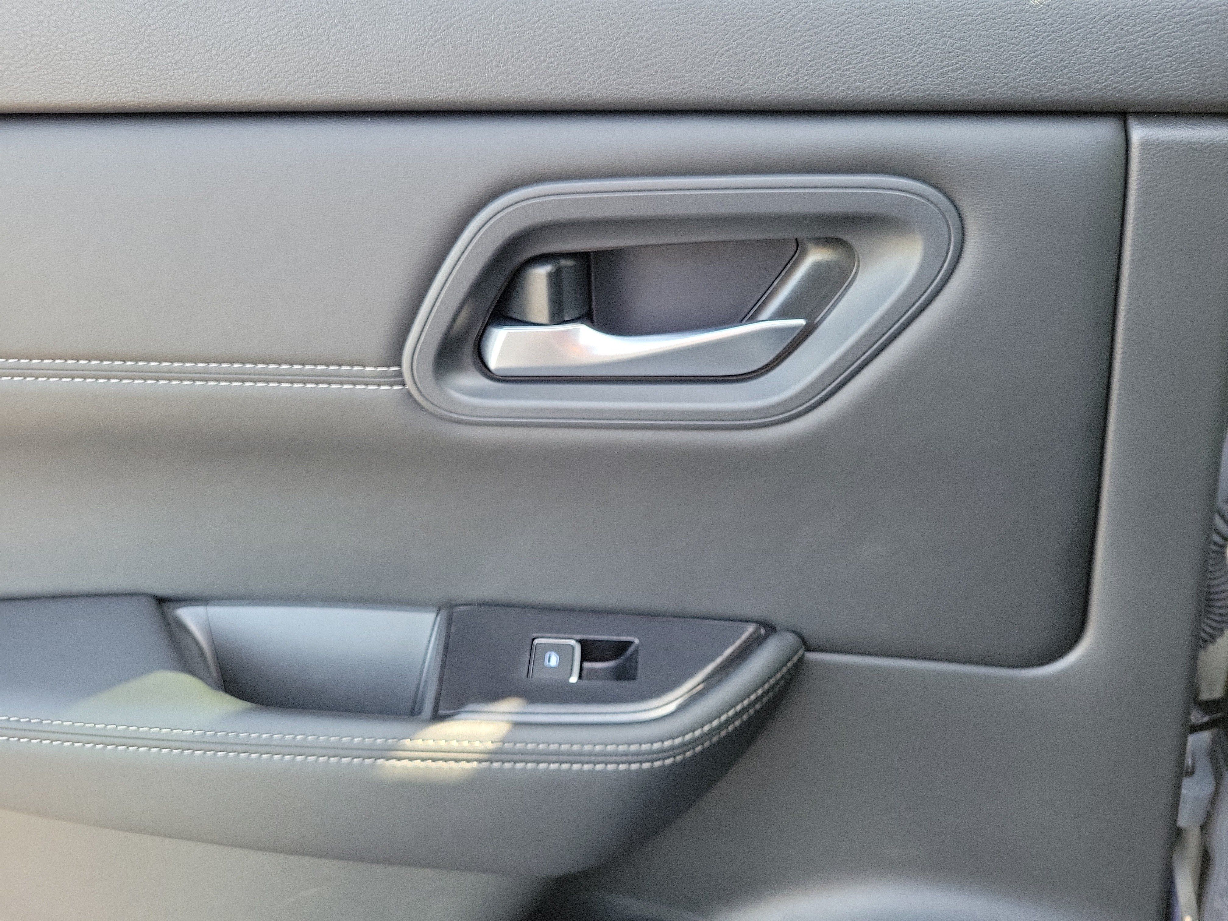 Certified 2025 Nissan Rogue SL FWD image 12