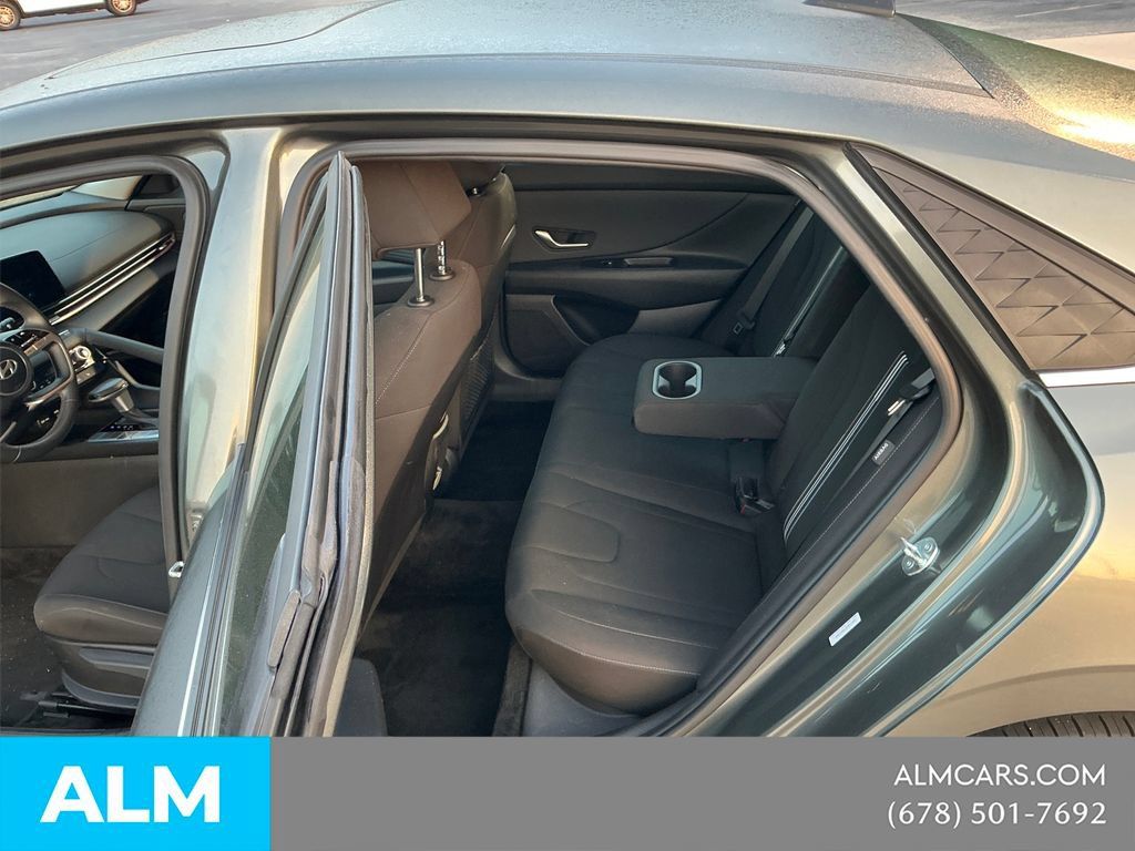Used 2025 Hyundai Elantra SEL FWD image 8