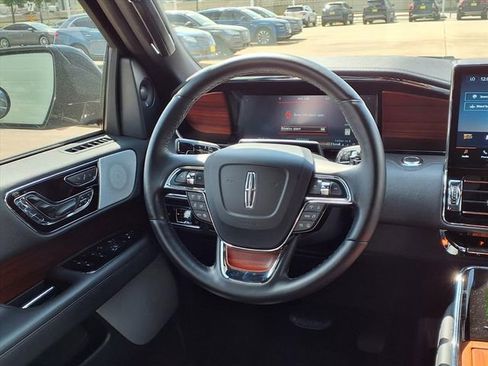Certified 2023 Lincoln Navigator L Reserve image 8