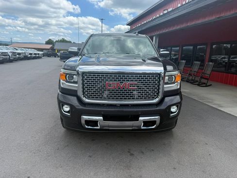 Used 2016 GMC Sierra 2500 Denali w/ Duramax Plus Package AWD/4WD image 6