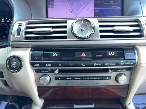 Used 2013 Lexus LS 460 L w/ All-Weather Pkg RWD image 12
