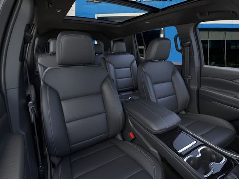 New 2026 Chevrolet Traverse LT w/ Sun and Wheel Package FWD image 18
