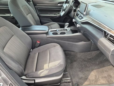 Used 2025 Nissan Altima 2.5 SV FWD image 23