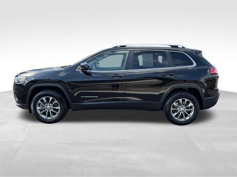 Used 2019 Jeep Cherokee Latitude Plus w/ Cold Weather Group AWD/4WD image 2