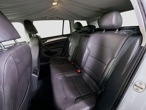 Used 2015 Volkswagen Golf TDI S image 21