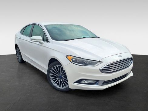 Used 2017 Ford Fusion SE w/ Fusion SE Technology Package image 3