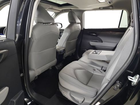 Used 2023 Toyota Highlander Limited AWD/4WD image 33