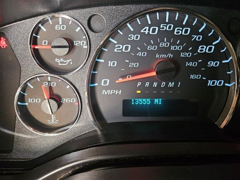 Used 2025 Chevrolet Express 2500 w/ Driver Convenience Package RWD image 17