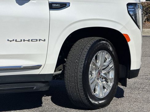 Used 2024 GMC Yukon SLT w/ SLT Premium Package image 12