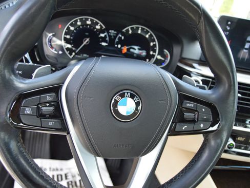 Used 2017 BMW 530i xDrive AWD/4WD image 11