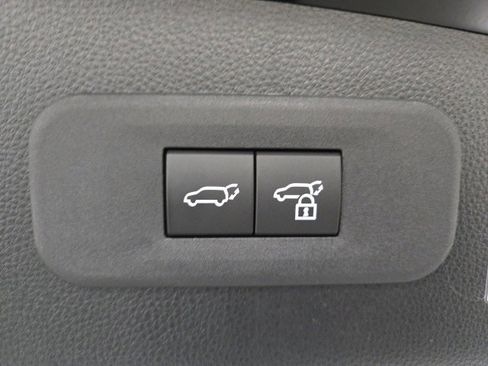 New 2025 Toyota Crown Signia image 15