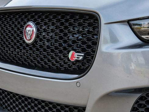Used 2019 Jaguar XE S RWD image 63