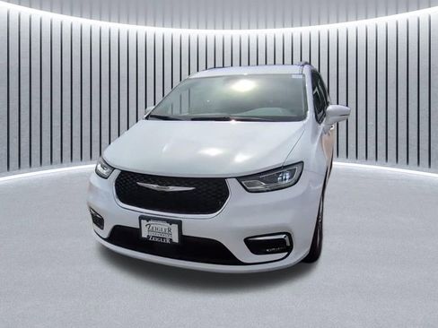 Used 2022 Chrysler Pacifica Touring-L AWD/4WD image 4