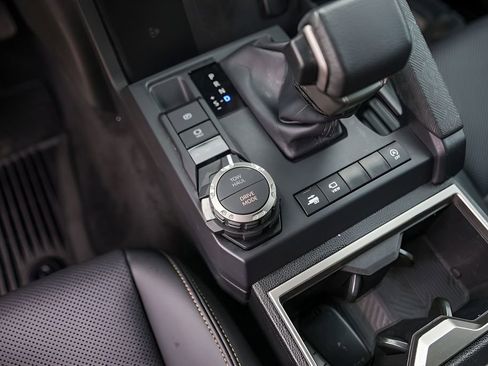 Used 2024 Toyota Tacoma Limited w/ Limited Package (LT) AWD/4WD image 24