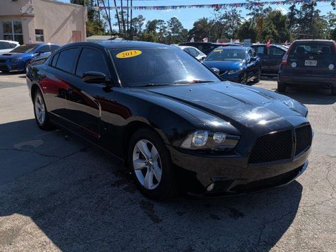 Used 2013 Dodge Charger SE image 3