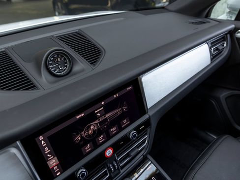 Certified 2026 Porsche Macan AWD/4WD image 37