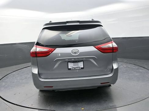 Used 2018 Toyota Sienna XLE FWD image 7