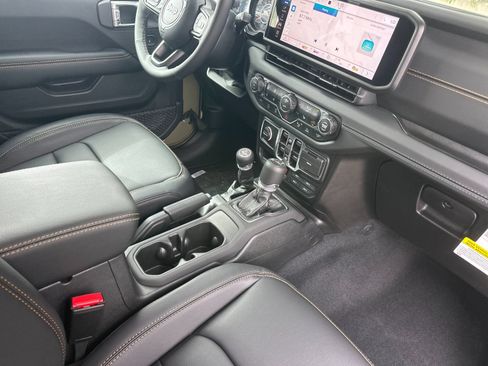 New 2026 Jeep Gladiator Sport AWD/4WD image 15