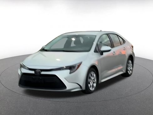Used 2025 Toyota Corolla LE image 7