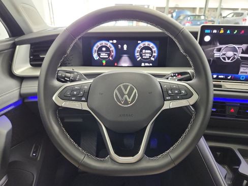 Certified 2025 Volkswagen Tiguan SE w/ Panoramic Sunroof Package AWD/4WD image 13