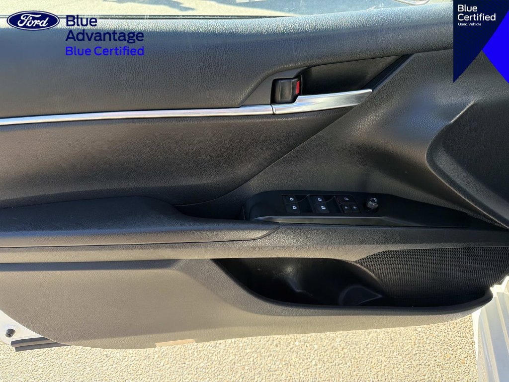 Used 2019 Toyota Camry SE FWD image 12