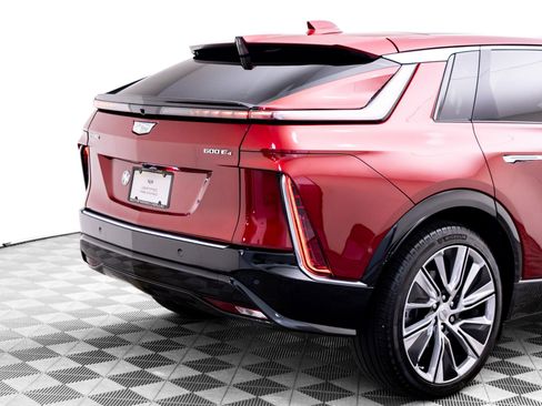 Certified 2025 Cadillac Lyriq Luxury w/ LPO, Floor Liner Package image 39