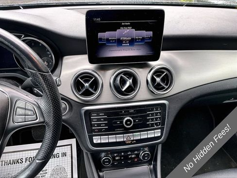 Used 2020 Mercedes-Benz GLA 250 4MATIC w/ Premium Package image 5