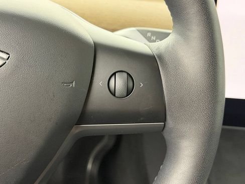 Used 2022 Tesla Model Y Long Range AWD/4WD image 29