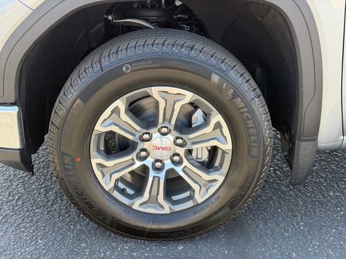 New 2026 GMC Sierra 1500 SLE RWD image 9