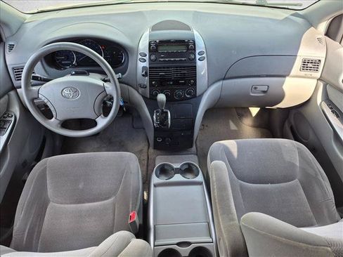 Used 2010 Toyota Sienna LE FWD image 16