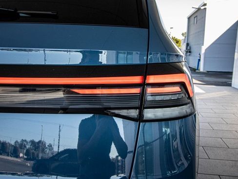 New 2026 Volkswagen Taos SE image 17