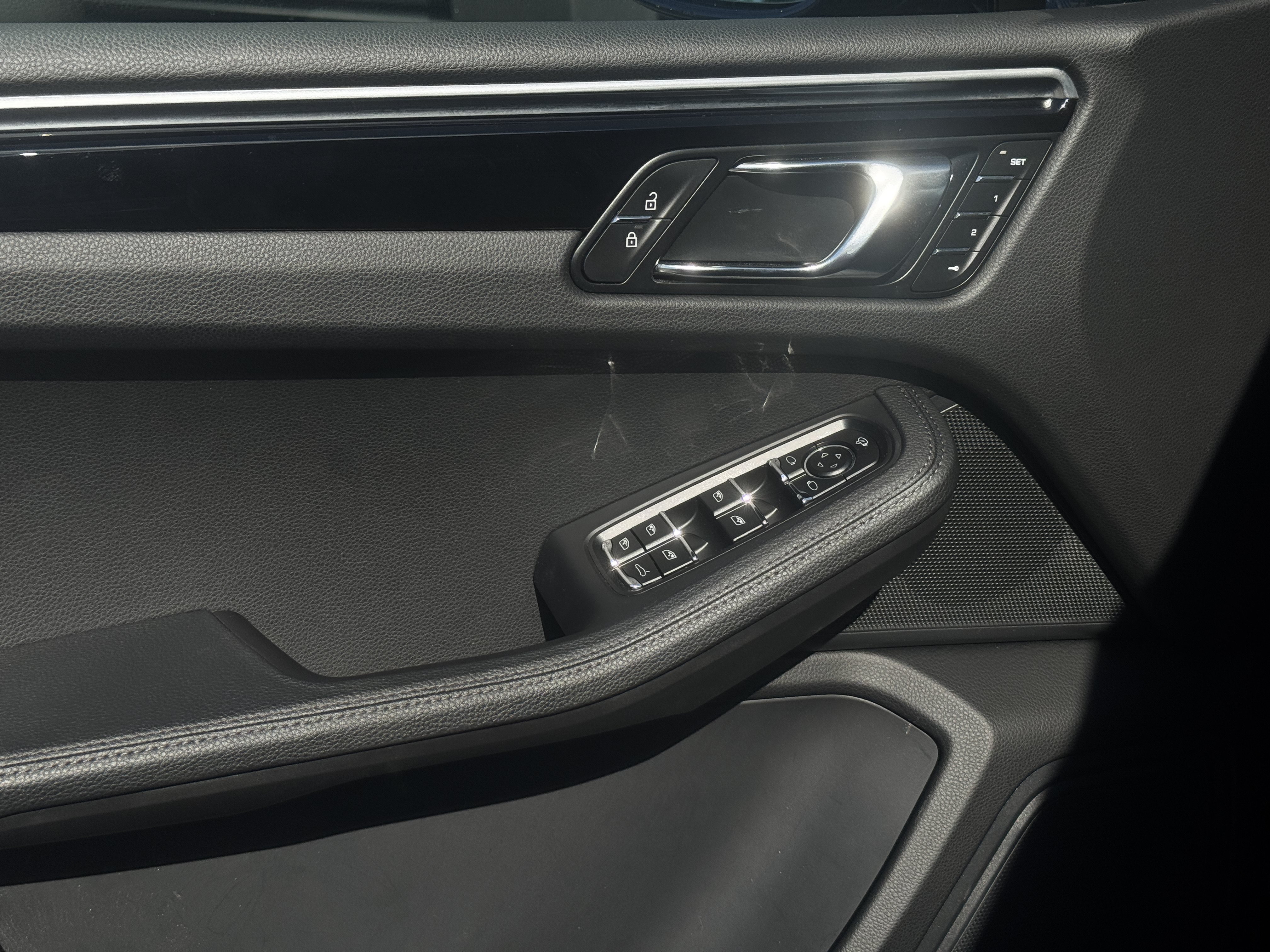 Certified 2023 Porsche Macan AWD/4WD image 24