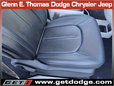 Used 2024 Chrysler Pacifica Select image 36