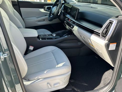 New 2025 Kia Sorento EX w/ EX Panoramic Sunroof Package image 13