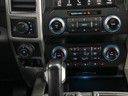 Used 2019 Ford F150 Lariat w/ Equipment Group 502A Luxury AWD/4WD image 19
