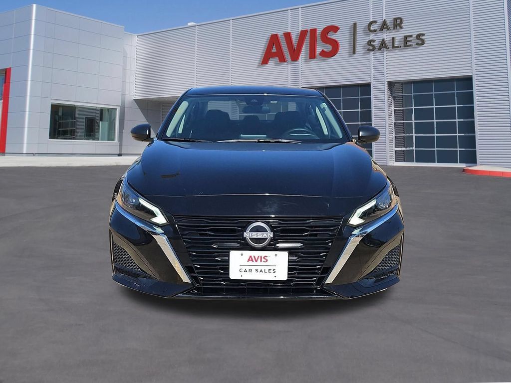 Used 2025 Nissan Altima 2.5 SV FWD image 2