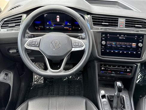 Used 2022 Volkswagen Tiguan SE image 14