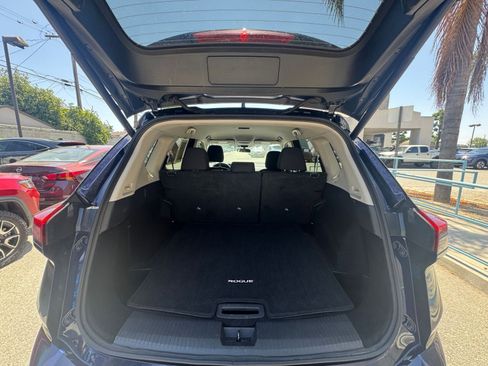 Used 2025 Nissan Rogue SV FWD image 33
