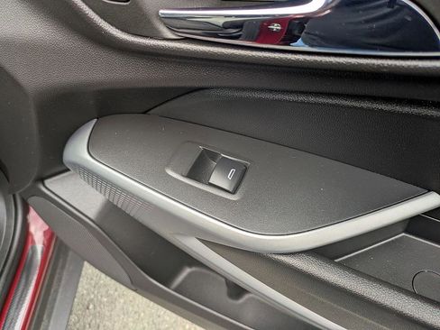 Certified 2025 Chevrolet Trax RS w/ Sunroof Package image 37