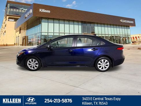 Used 2022 Toyota Corolla LE image 4