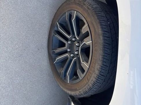 Used 2020 Chevrolet Suburban LT AWD/4WD image 12