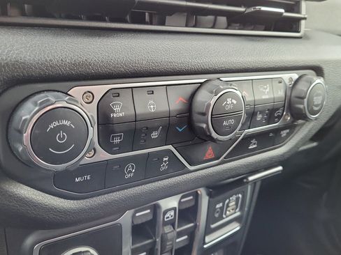 Used 2024 Jeep Gladiator Sport image 28