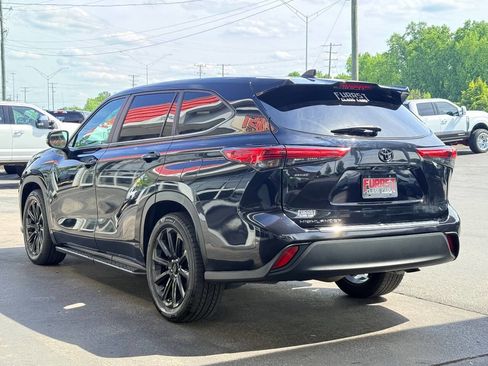 Used 2023 Toyota Highlander L FWD image 5
