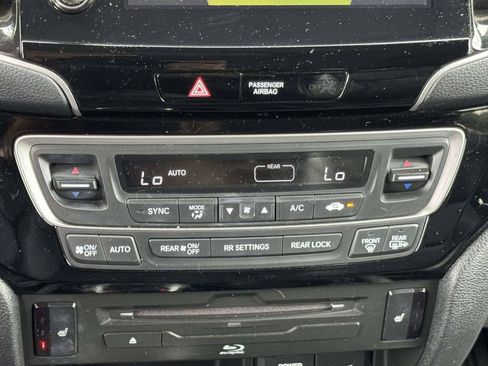 Used 2019 Honda Pilot Touring image 6