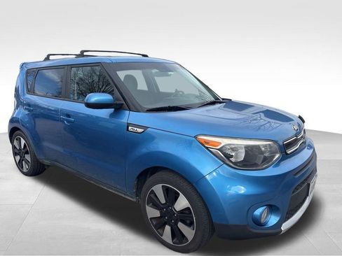 Used 2018 Kia Soul + image 3