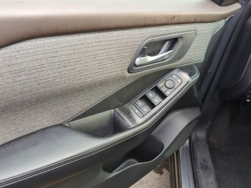 Used 2023 Nissan Rogue SV image 8