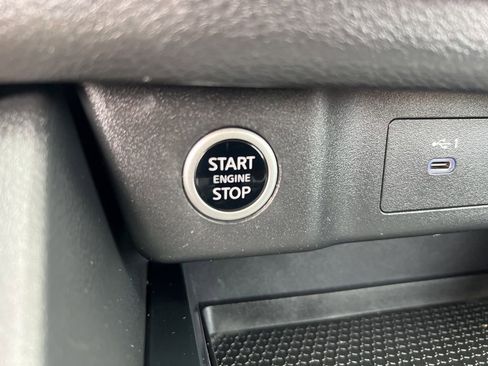 Used 2021 Nissan Rogue SV image 55