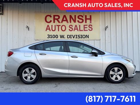 Used 2018 Chevrolet Cruze LS image 1
