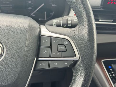 Used 2023 Toyota Sienna XLE image 31