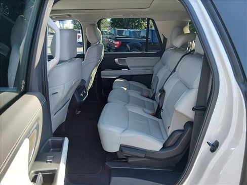 Used 2025 Ford Expedition Max Platinum AWD/4WD image 15